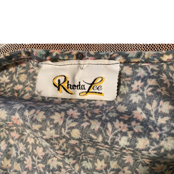 THE AMELIE: 1980s Union-Made Short Sleeved Blouse with Lace Collar - Picture 3 of 3